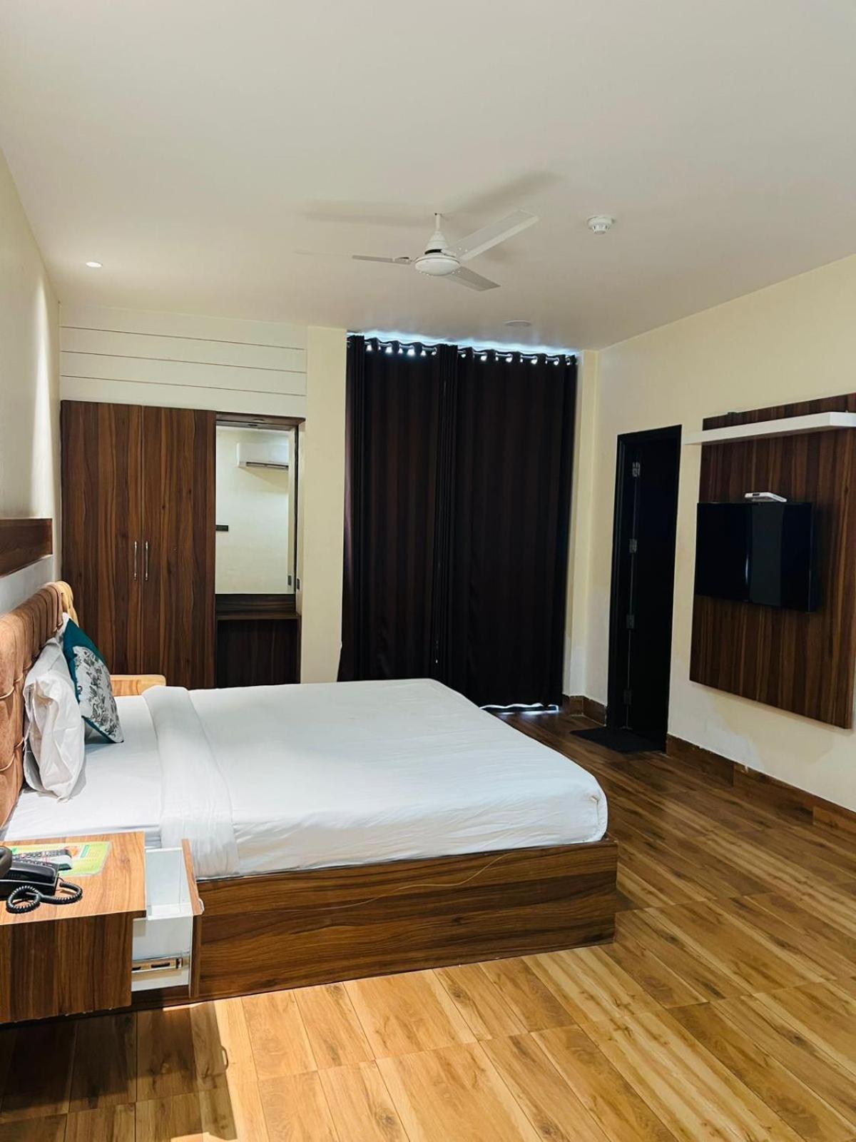 Hotel White House Walking Distance From Golden Temple- With Parking Amritsar Exteriör bild