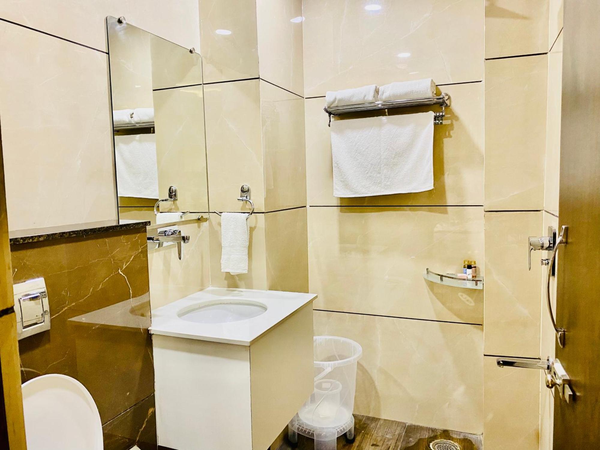 Hotel White House Walking Distance From Golden Temple- With Parking Amritsar Exteriör bild