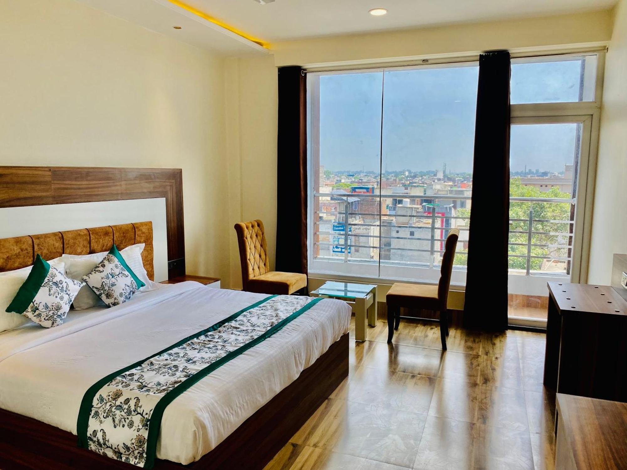 Hotel White House Walking Distance From Golden Temple- With Parking Amritsar Exteriör bild